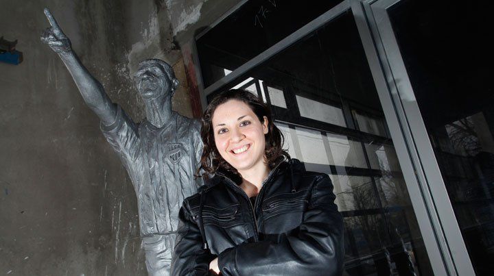 Daiana Lazzarin, la creadora de la estatua del Loco Julio