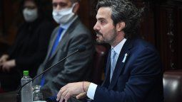Cafiero confirmó que se estudia un aumento en los combustibles