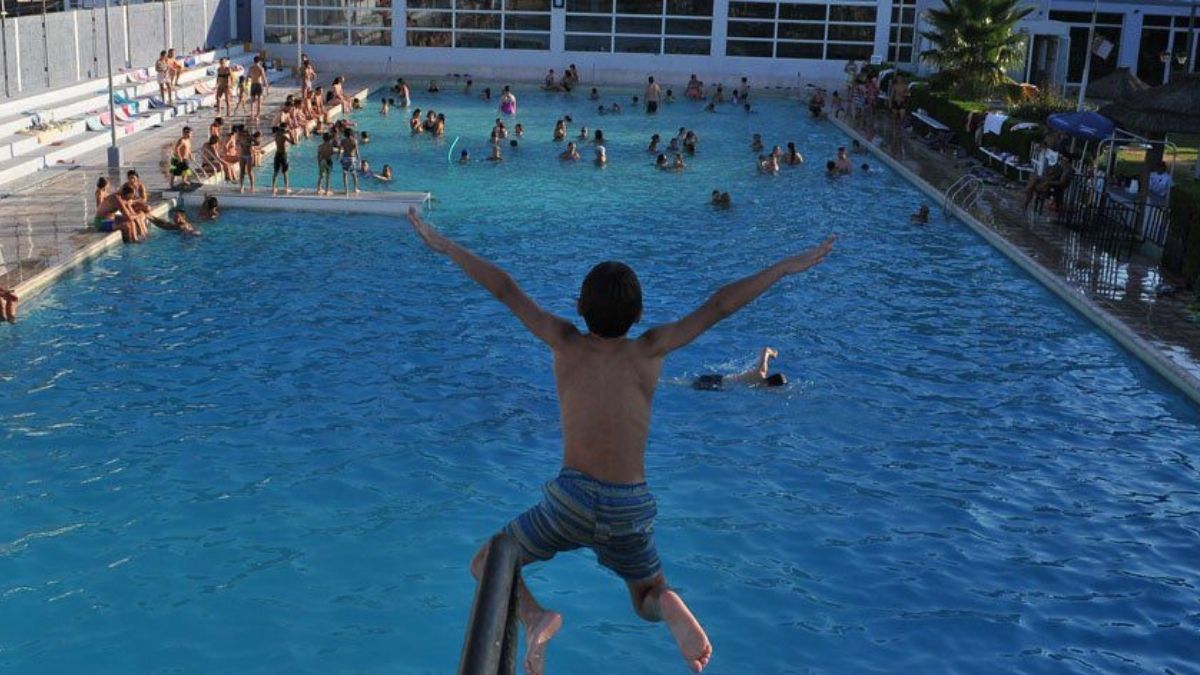 Las escuelas de verano ya tienen el visto bueno para la habilitación, sin embargo, están a la espera de más precisiones para ponerle fecha al inicio de la temporada.