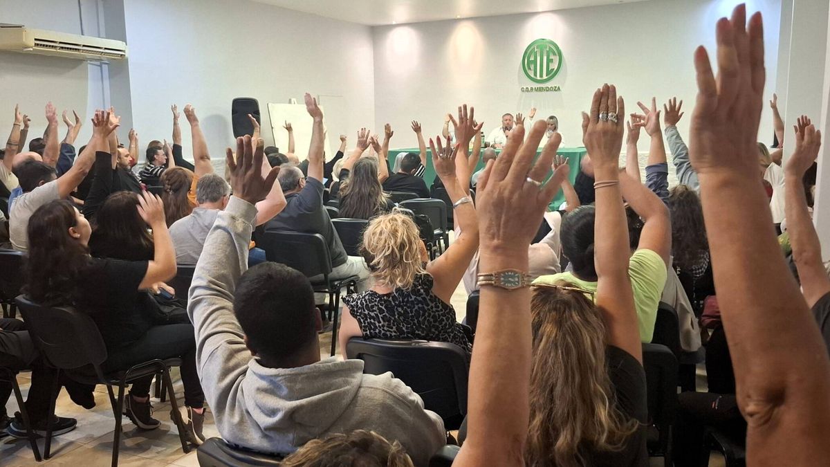 ATE realizó este martes una asamblea donde se resolvió seguir con las medidas de fuerza.