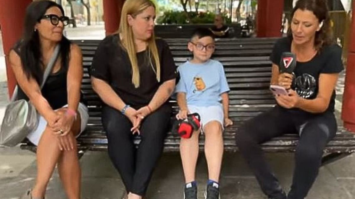 (De izquierda a derecha) Beatriz Burgos, de la Asociación Perros Mendocinos, Elisa Espina, de la organización (De izquierda a derecha) Beatriz Burgos, de la Asociación Perros Mendocinos, Elisa Espina, de la organización