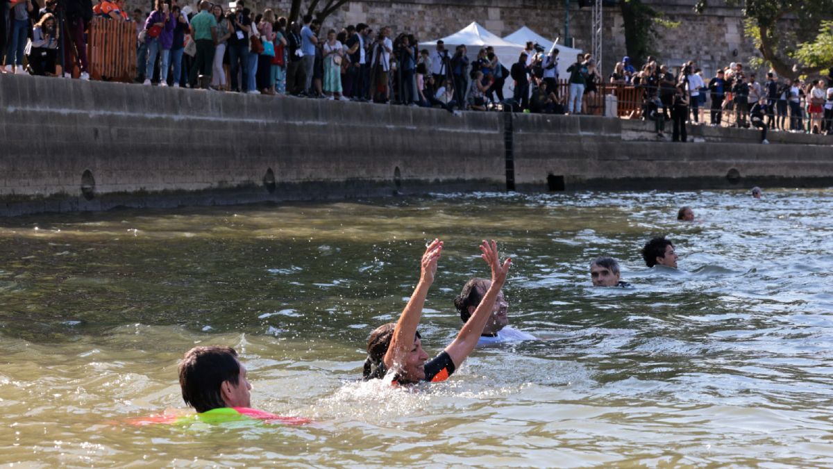 Las competencias de natación en aguas abiertas y triatlón se harán en los Juegos Olímpicos París 2024 en el mítico río Sena, totalmente descontaminado.