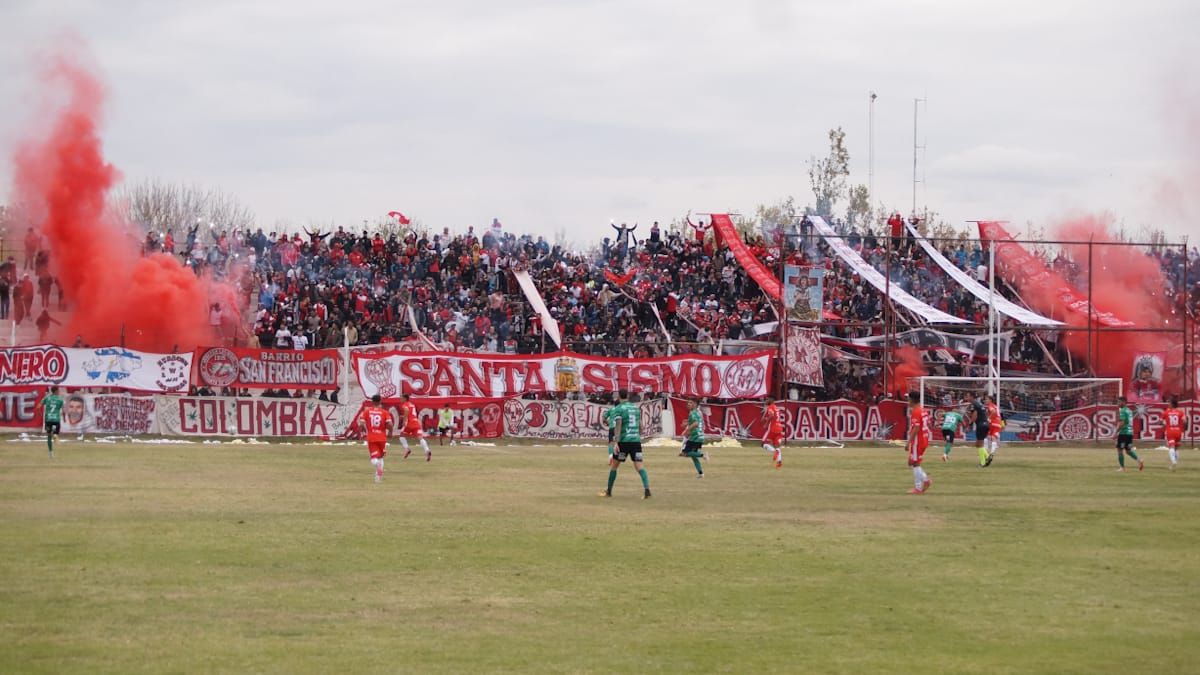 Los hinchas colmaron el estadio, pero el Globo no pudo romper el cero. Los hinchas colmaron el estadio, pero el Globo no pudo romper el cero.