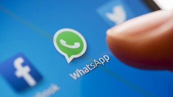Piden a Facebook dejar de intercambiar datos con WhatsApp