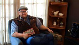 Dany Pacheco reconoce que es un escritor mendocino que pocos conocen acá, pero vende sus libros, en castellano e inglés en todo el mundo a través de Amazon (Fotos Ariel Pacheco)