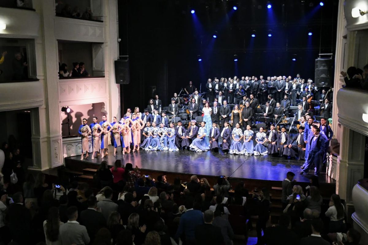 El inicio de los festejos del aniversario de fundación de Guaymallén se realizo en el Teatro Independencia. El inicio de los festejos del aniversario de fundación de Guaymallén se realizo en el Teatro Independencia.