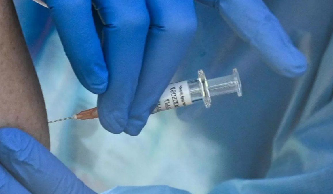 La encuesta realidad por una importante publicación en Francia, indicó que más de la mitad de los franceses son reacios a vacunarse contra el coronavirus