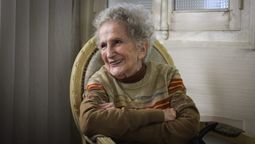 A los 90 años, Lita Tancredi sigue asistiendo a funciones de teatro. Es una pionera en comedia musical en Mendoza.