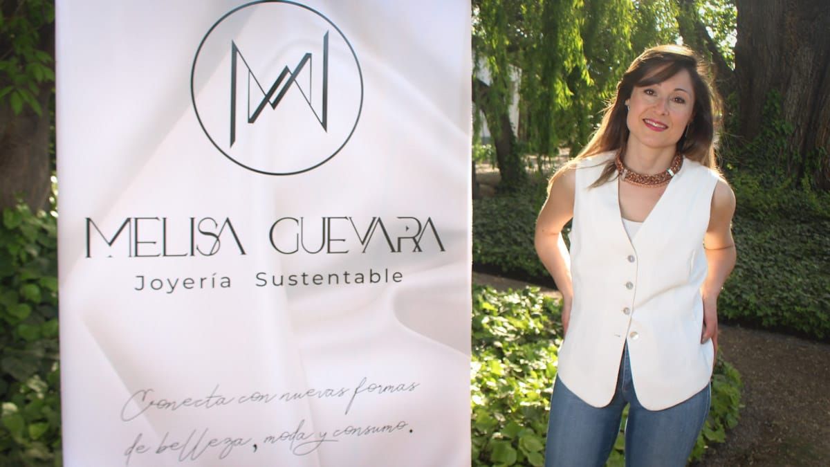 La diseñadora dijo que los mendocinos tiene un prejuicio y les cuesta cambiar su estructura de los materiales tradicionales de las joyas. La diseñadora dijo que los mendocinos tiene un prejuicio y les cuesta cambiar su estructura de los materiales tradicionales de las joyas.