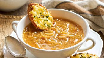 Receta de la sopa de cebolla francesa Receta de la sopa de cebolla francesa