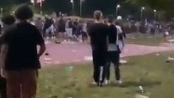 Video: una pelea a botellazos entre estudiantes dejó tres heridos
