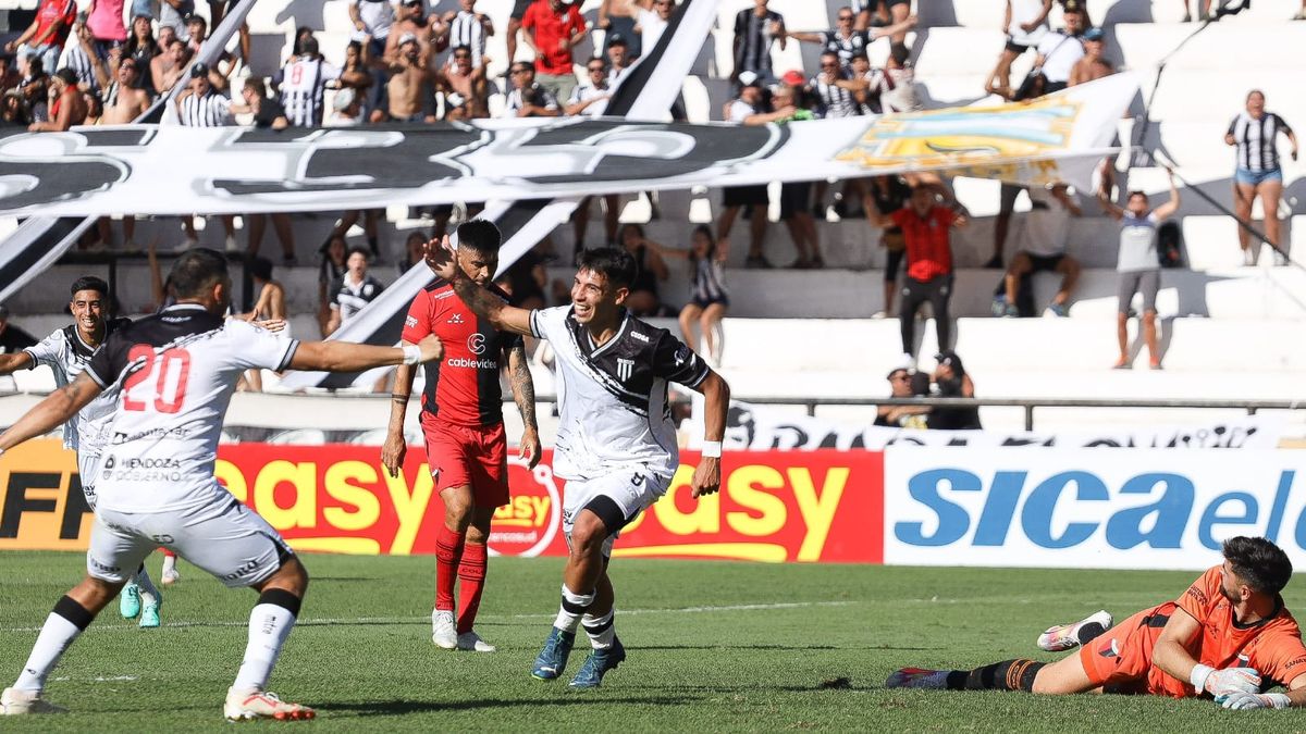 Jeremías Rodríguez Puch viene de marcarle un gol al puntero Colón. Jeremías Rodríguez Puch viene de marcarle un gol al puntero Colón.