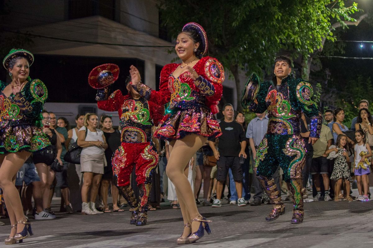 No faltaron las comparsas en la avenida Sarmiento. No faltaron las comparsas en la avenida Sarmiento.