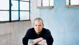 Residente debuta como solista con fuerte mensaje de igualdad