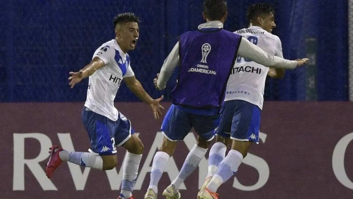 Vélez sentenció la victoria en el segundo tiempo.