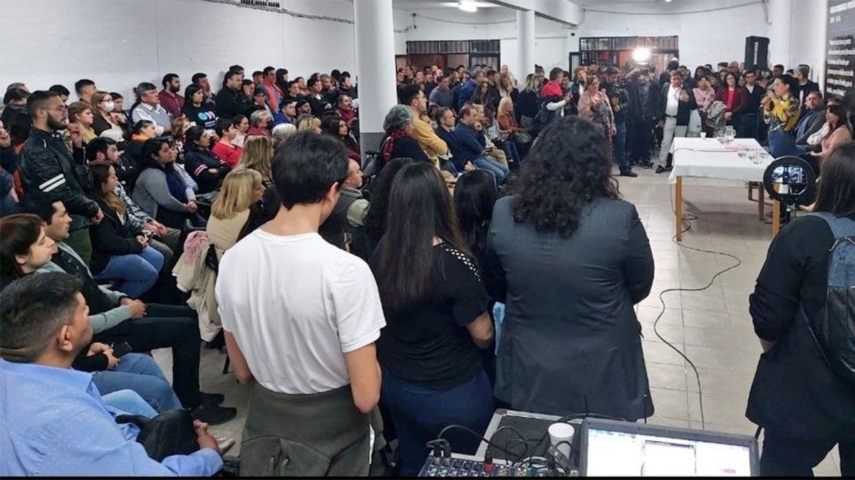 Las charlas de Flor Destéfanis comenzaron por Las Heras, tierra de Carlos Ciurca, su primer promotor.