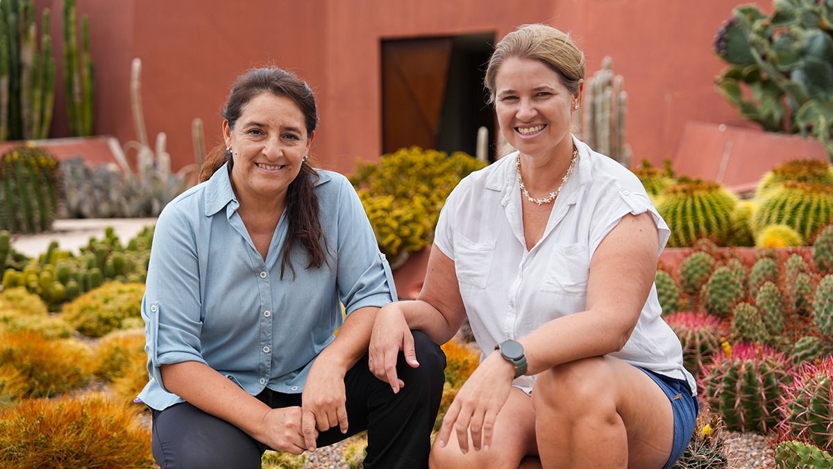 Ana Paula Freire junto a su socia, Marcela Prado, en Cactus Mendoza, vivero exclusivo de cactus y suculentas que venden en todo el país. Ana Paula Freire junto a su socia, Marcela Prado, en Cactus Mendoza, vivero exclusivo de cactus y suculentas que venden en todo el país.