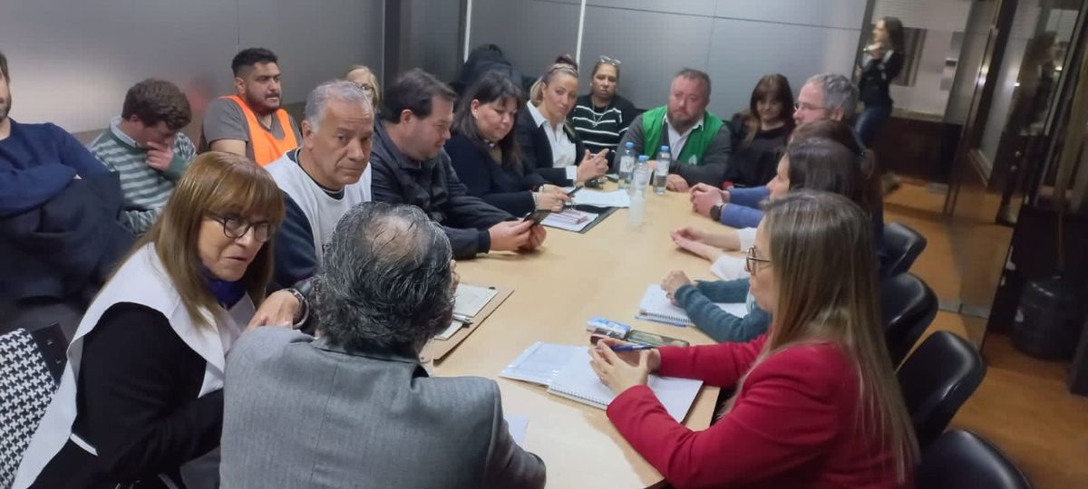 El secretario general de ATE, Roberto Macho, lidera las negociaciones paritarias este jueves. Desde el gremio insisten en pedir un aumento de $40.000 de emergencia.
