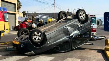 Video: tremendo accidente en Maipú entre un auto y una camioneta