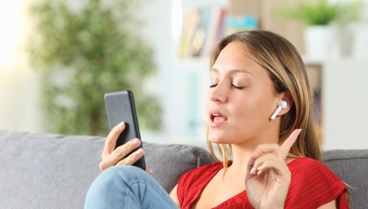 En Inside Out se planteaban si la repetición de una melodía era involuntaria o si las células encargadas de gestionar nuestra memoria nos la mandaban, de vez en cuando, para reirse. En Inside Out se planteaban si la repetición de una melodía era involuntaria o si las células encargadas de gestionar nuestra memoria nos la mandaban, de vez en cuando, para reirse.