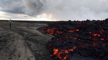 Miles de personas huyen de un volcán en erupción en Filipinas