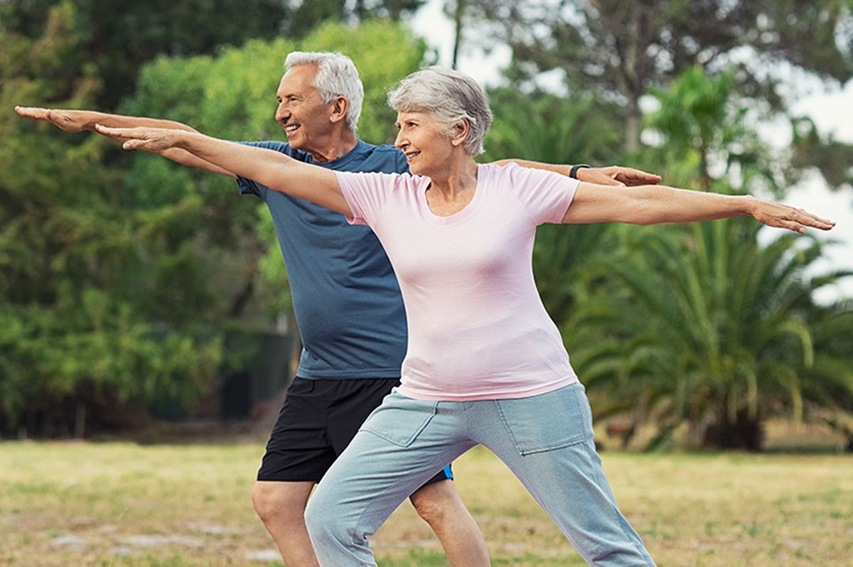 Este ejercicio mejora la flexibilidad, que es clave para un buen desarrollo cotidiano. Este ejercicio mejora la flexibilidad, que es clave para un buen desarrollo cotidiano. 