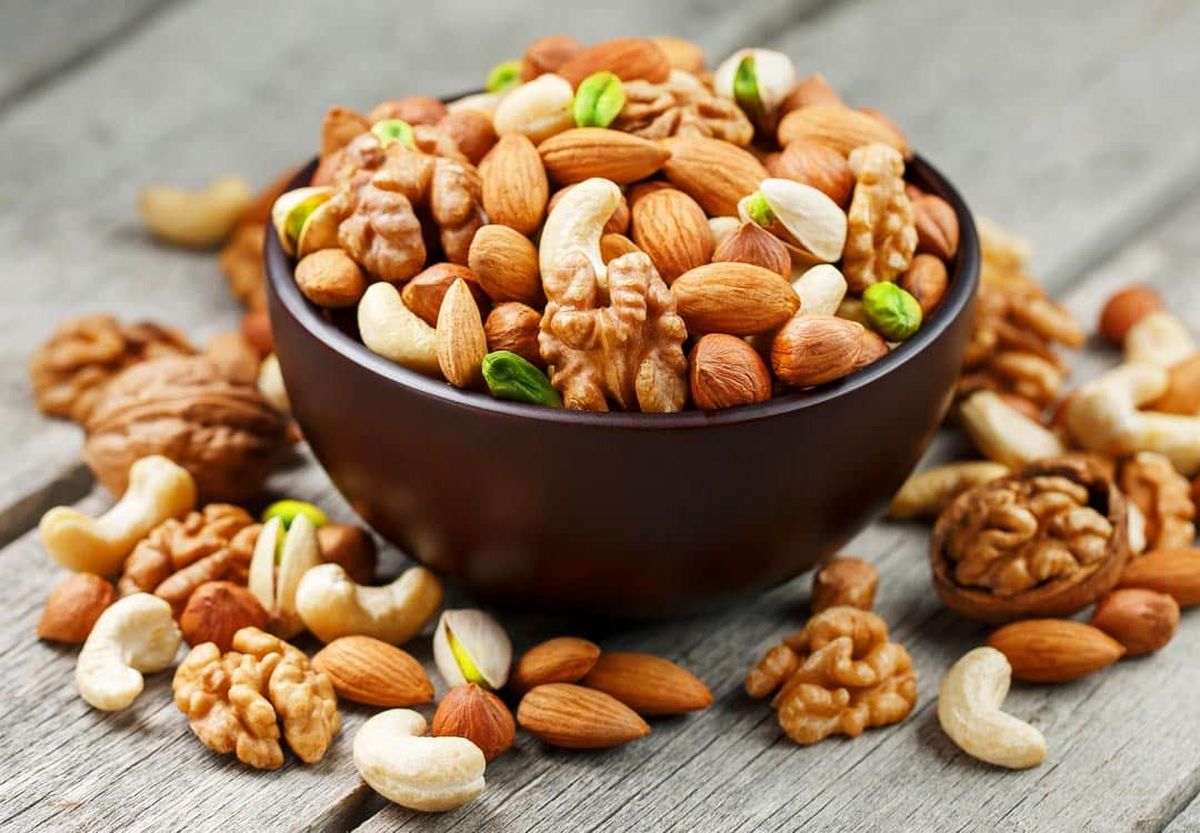 Algunos tipos de fruto seco: almendra, nuez, cacahuete, castaña, piñón. Algunos tipos de fruto seco: almendra, nuez, cacahuete, castaña, piñón.