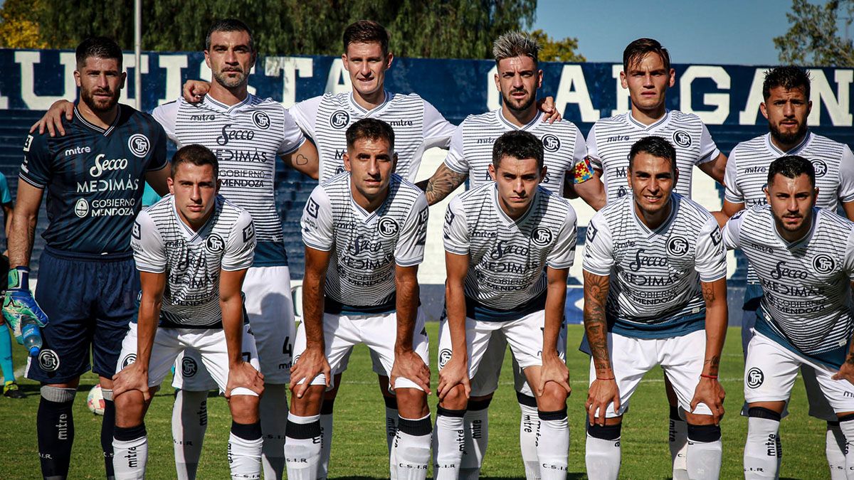 Independiente Rivadavia defenderá la punta en la cancha de Almagro.
