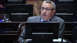 Cobos planteó un proyecto para facilitar el pago de la luz