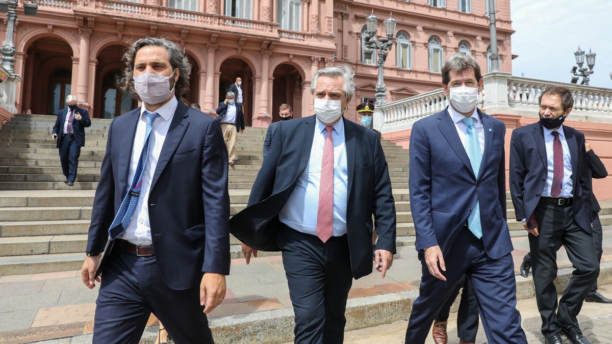 El escándalo de las vacunas dejó al Gobierno sin el control de la agenda pública.