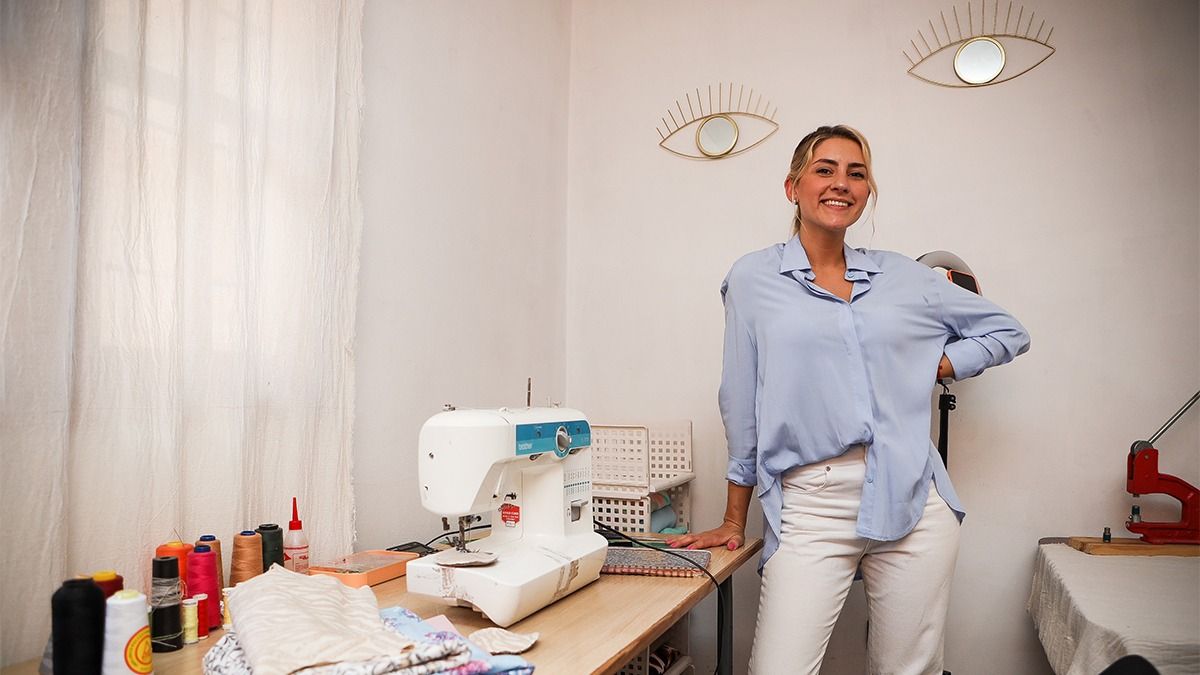 La diseñadora reconoció que el público adolescente es el que más le compra. La diseñadora reconoció que el público adolescente es el que más le compra.