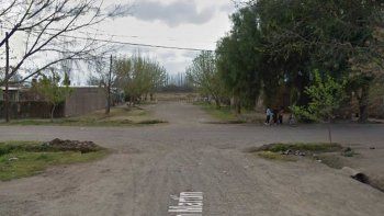 Unas 50 personas atacaron un patrullero policial