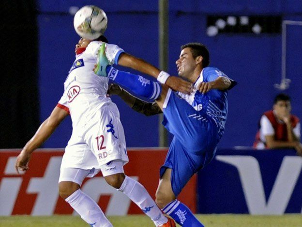 Vélez perdió sobre el final