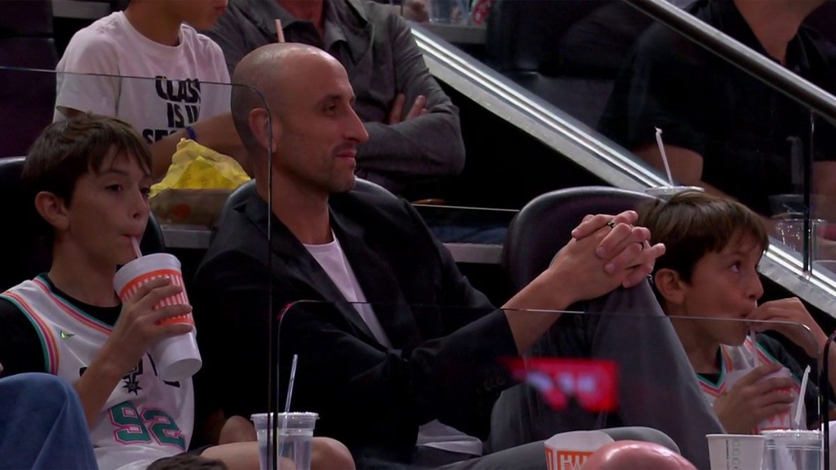 Manu alentó a los Spurs junto a sus hijos, desde la tribuna