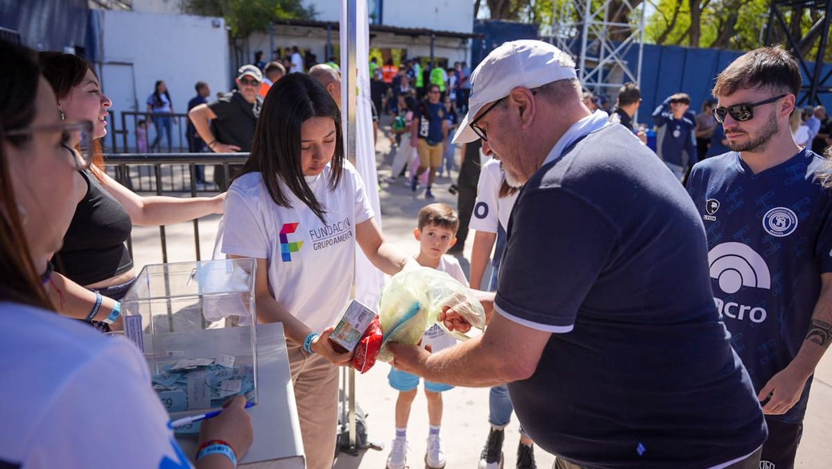 La campaña solidaria de donar un alimento no peredecedero sigue creciendo sostenidamente de la mano de Fundación Grupo América. 