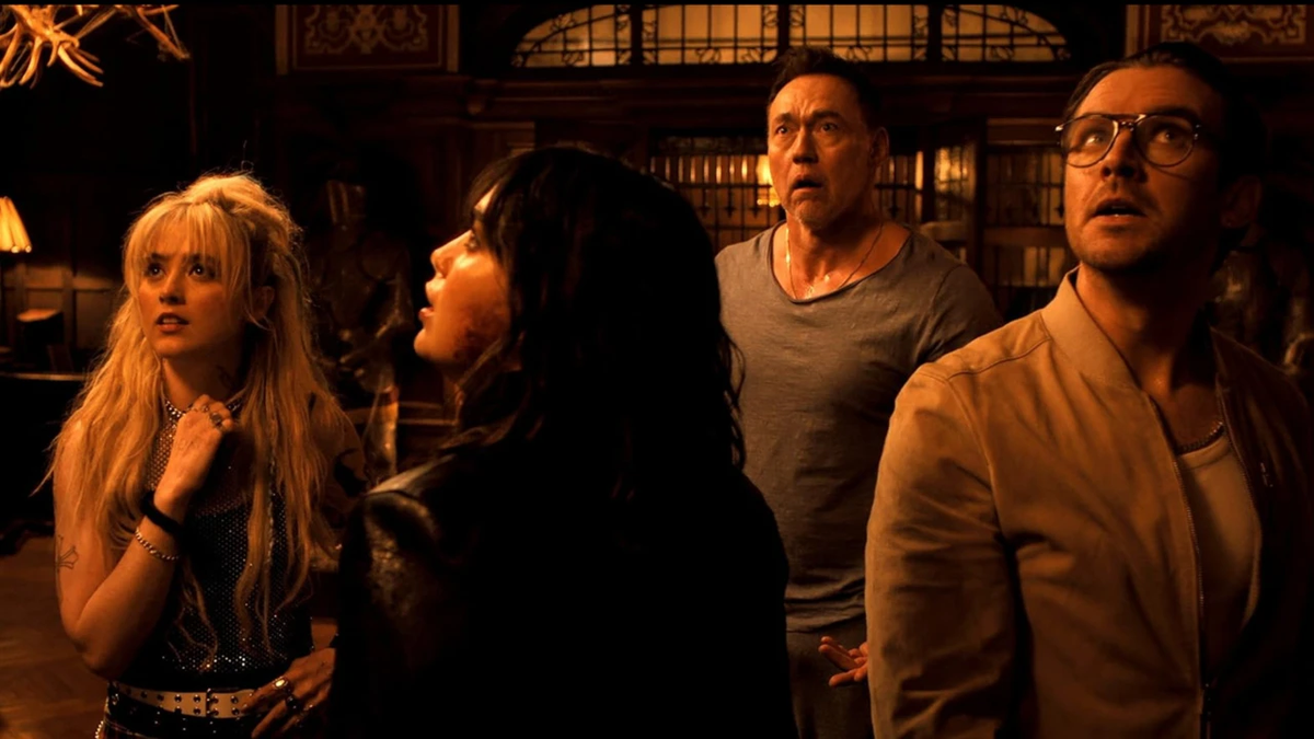 Los secuestradores quedan encerrados en una casa, con un misterioso asesino. Los secuestradores quedan encerrados en una casa, con un misterioso asesino.