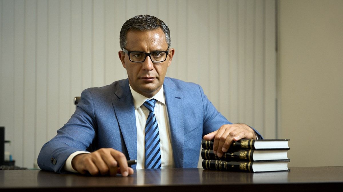 El juez Sebastián Sarmiento en su despacho.