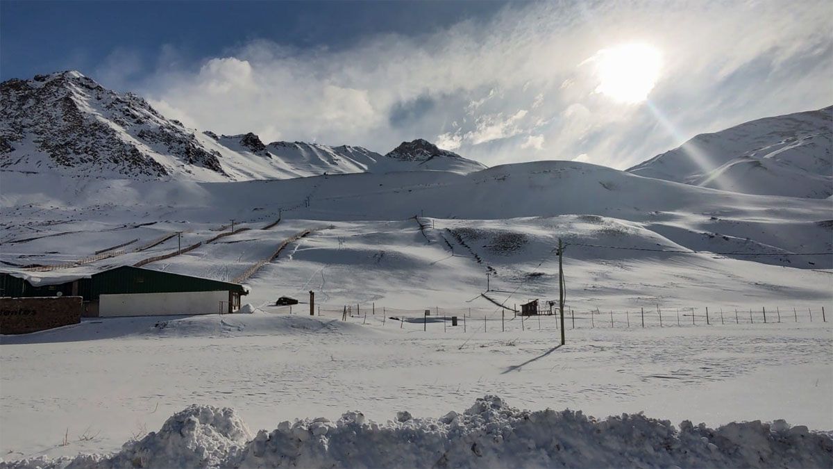 Se espera que este fin de semana caiga en la cordillera la primera nevada de este 2024. Se espera que este fin de semana caiga en la cordillera la primera nevada de este 2024.