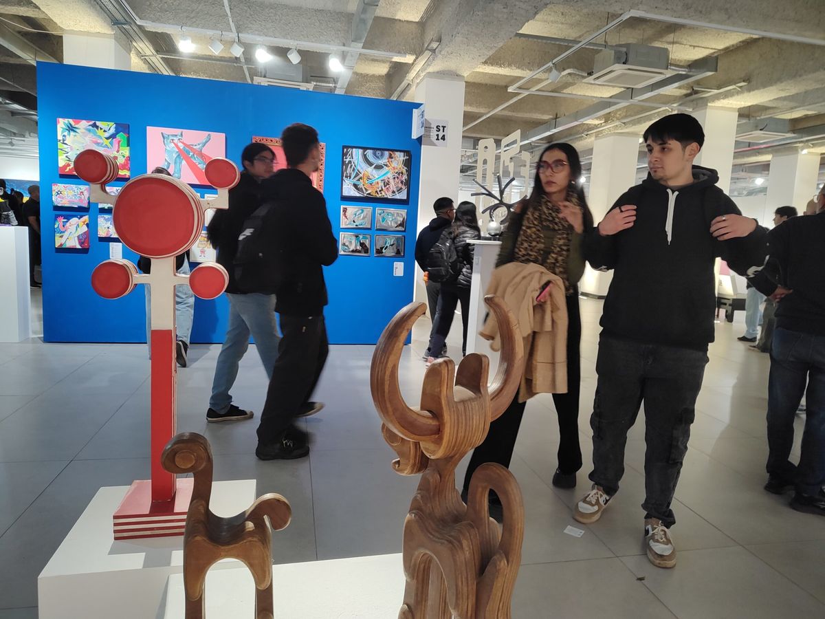 La Feria AIRE del Museo Municipal de Arte Moderno fue visitada por más de 6.000 asistentes que pudieron ver y adquirir obras de arte. La Feria AIRE del Museo Municipal de Arte Moderno fue visitada por más de 6.000 asistentes que pudieron ver y adquirir obras de arte.