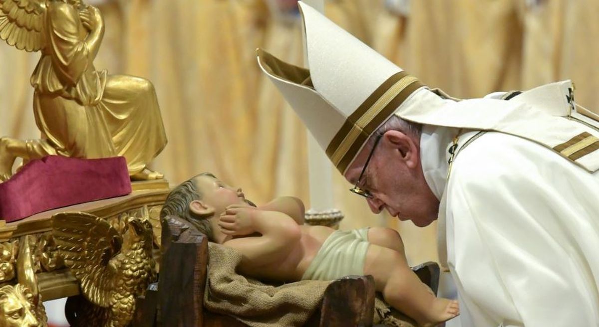 El Papa Francisco en el Vaticano, en plena Misa del Gallo. / gentileza AFP El Papa Francisco en el Vaticano, en plena Misa del Gallo. / gentileza AFP