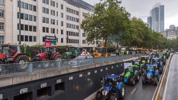 Tractorazo acá, en la China y en Bruselas
