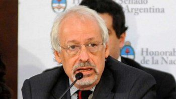 Escándalo por los vacunados VIP: piden explicaciones a Ginés García González