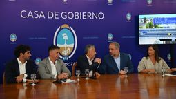 Se dan la mano Alfredo Cornejo y Matías Stevanato. También están allí Natalio Mema, Marcos Calvente y Marité Baduí. Se dan la mano Alfredo Cornejo y Matías Stevanato. También están allí Natalio Mema, Marcos Calvente y Marité Baduí.