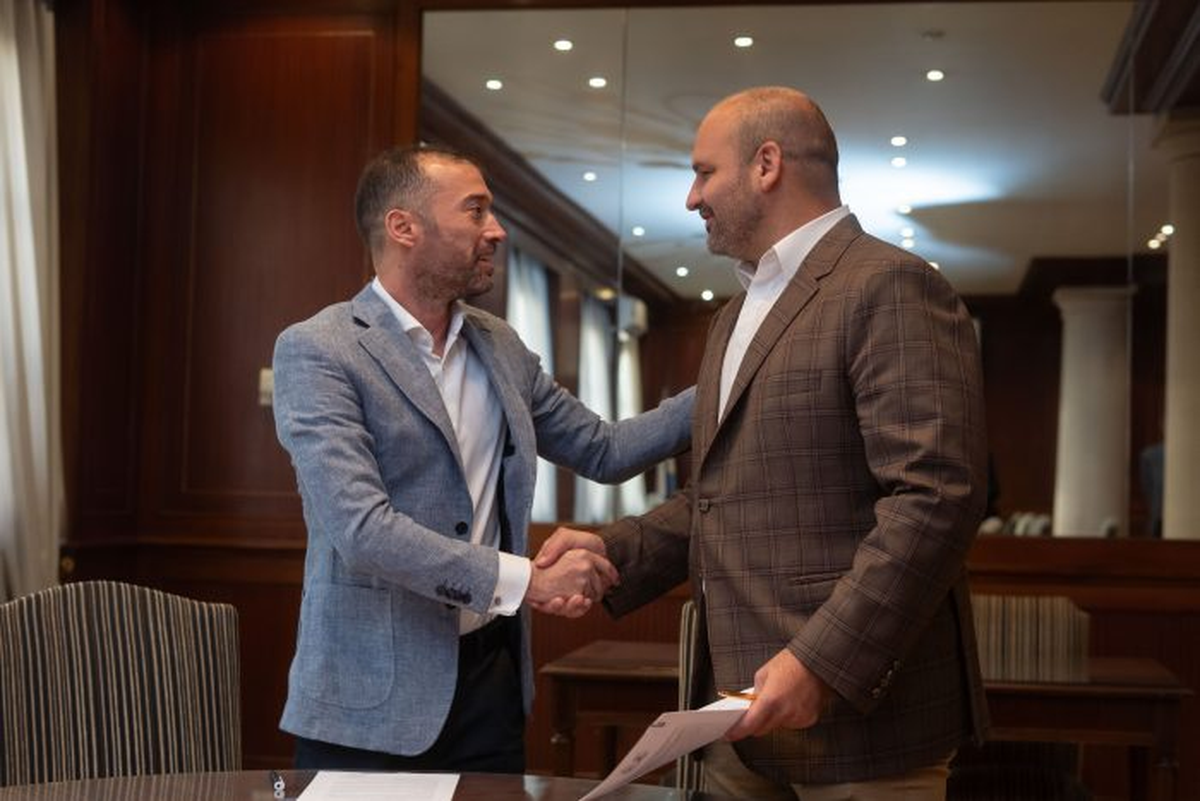 Luis Romano (izquierda) luego de firmar una alianza estratégica entre la Bolsa de Comercio de Mendoza e Impulsa Mendoza Luis Romano (izquierda) luego de firmar una alianza estratégica entre la Bolsa de Comercio de Mendoza e Impulsa Mendoza