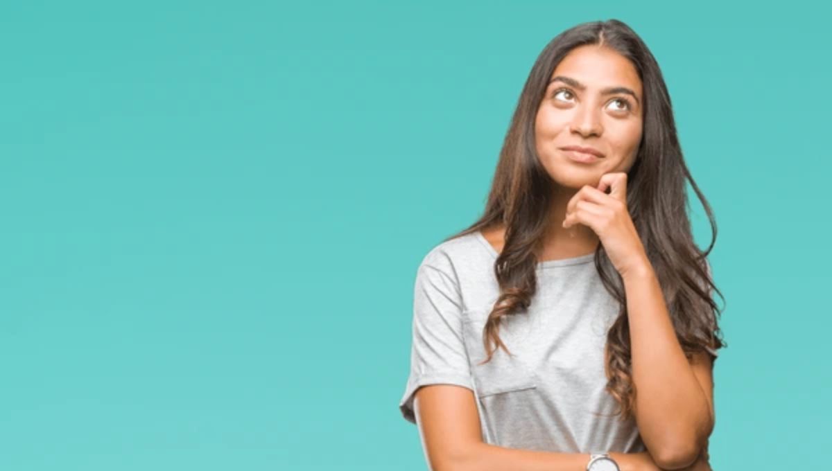 El color que usan las personas más inteligentes, según la psicología