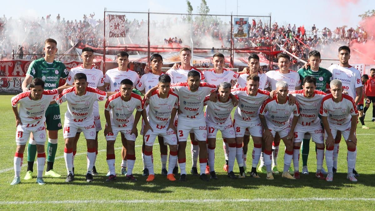 Huracán Las Heras se presentó en su estadio ante el líder Ciudad de Bolívar. Huracán Las Heras se presentó en su estadio ante el líder Ciudad de Bolívar.