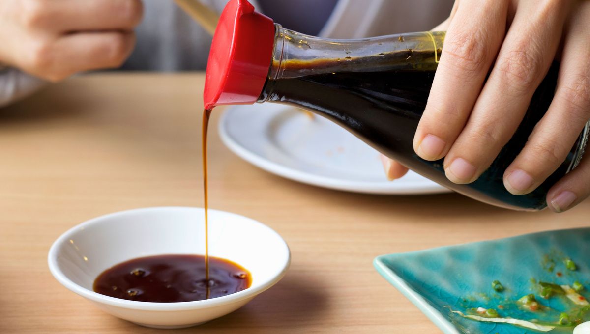 Lo mejor es equilibrar las cantidades de vinagre y salsa de soja para que ningún ingrediente opaque al otro. Lo mejor es equilibrar las cantidades de vinagre y salsa de soja para que ningún ingrediente opaque al otro. 