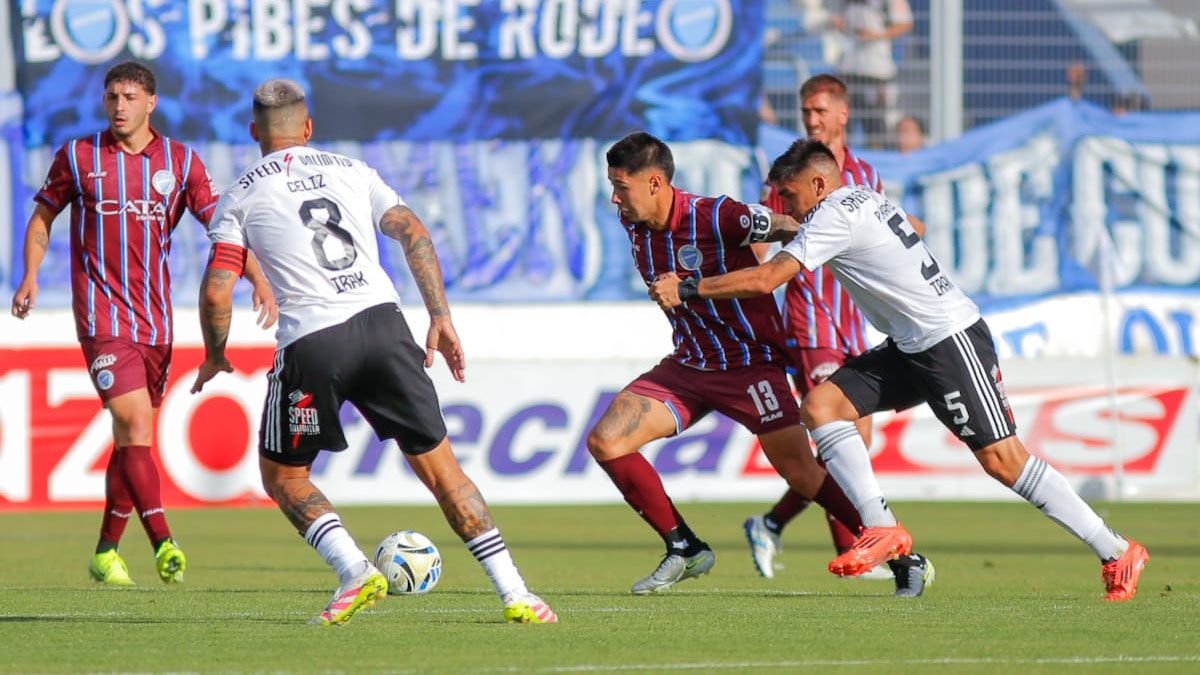 El Tomba no pudo con Riestra. El Tomba no pudo con Riestra.