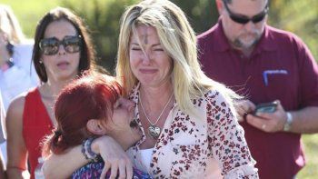 17 muertos y 20 heridos por un tiroteo en un instituto de EE. UU.