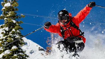 Palisades Tahoe: Sorprendente nevada en abril extiende la temporada de esquí Palisades Tahoe: Sorprendente nevada en abril extiende la temporada de esquí